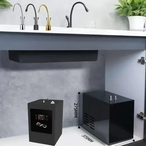 יחידת מערכת מים המותקנת מתחת לכיור